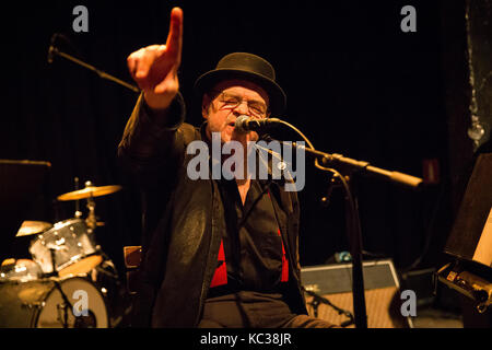 Le groupe de rock américain pere ubu effectue un concert live blå à Oslo. ici chanteur auteur-compositeur et musicien David Thomas est vu sur scène. la Norvège, 25/03 2016. Banque D'Images