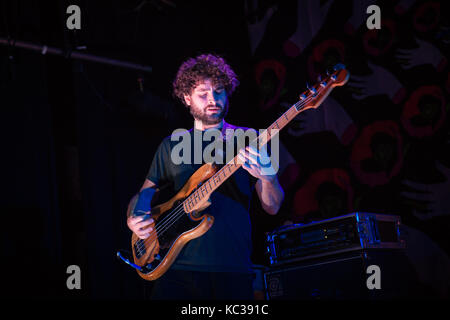 Le groupe de synthpop américain Poliça (souvent écrit sous le nom de Polica) donne un concert à Parkteatret à Oslo. Ici, le chanteur et compositeur Channy Leaneagh est vu en direct sur scène. Norvège, 31/10 2016. Banque D'Images