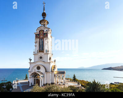 Billet à la Crimée - Eglise-phare de st. Nicolas le malorechenskoe wonderworker près de village sur la côte sud de Crimée sur la mer Noire Banque D'Images