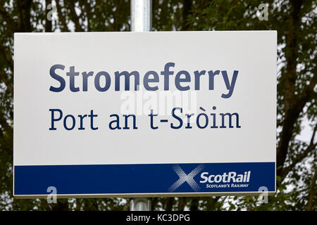 Gare signe par scotrail. à stromeferry (pas de ferry). Ross cromarty et l'Ecosse. Banque D'Images