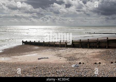 Temps orageux sur climping beach West Sussex Banque D'Images