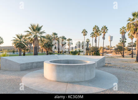 La fontaine des sources chaudes à barmen brut, avec une piscine et d'un réservoir à l'arrière Banque D'Images