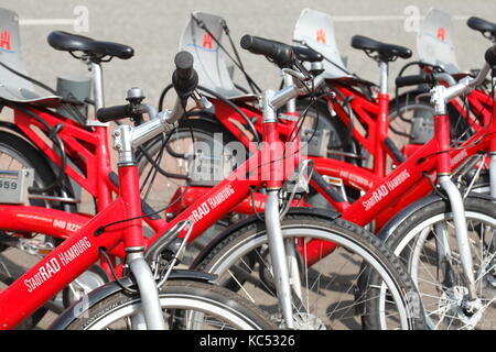 Parking vélos, stadtrad rouge, location de vélos, Hambourg, Allemagne, Europe Banque D'Images