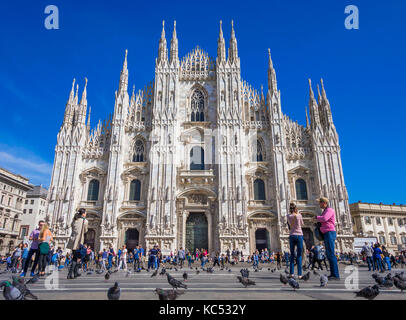La piazza del Duomo, Milan, Milan, Lombardie, Italie, Europe Banque D'Images
