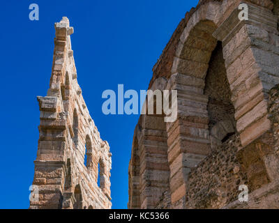 Arène de Vérone à la Piazza Bra, Vérone, Vénétie, Italie, Europe Banque D'Images