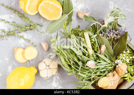 Diverses herbes pour vin chaud, thé ou teinture Banque D'Images