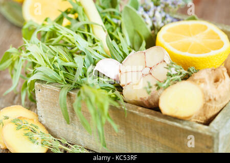 Diverses herbes pour vin chaud, thé ou teinture Banque D'Images