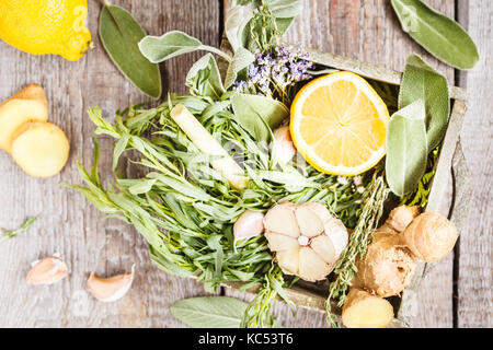 Diverses herbes pour vin chaud, thé ou teinture Banque D'Images