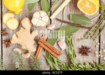 Diverses herbes pour vin chaud, thé ou teinture Banque D'Images