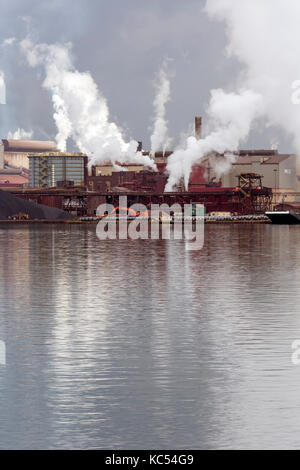 Sault ste. Marie, ontario canada - l'Algoma Steel mill sur la rive de la ST. MARY'S RIVER. Banque D'Images