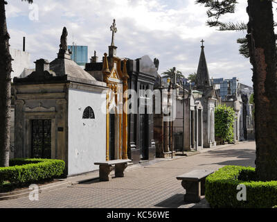 Rangées de mausolées au cimetière de Recoleta, Buenos Aires, Argentine Banque D'Images