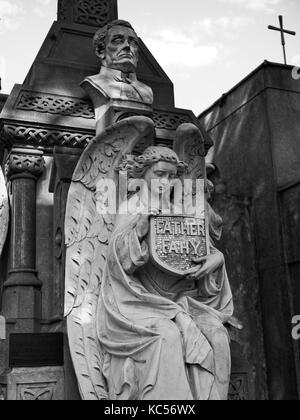 Statue catholique au cimetière de la Recoleta, Buenos Aires, Argentine Banque D'Images