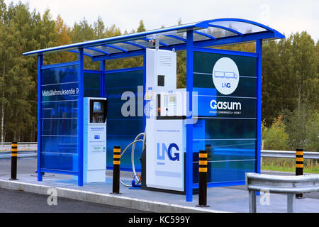 Jyvaskyla, Finlande - le 22 septembre 2017 : le GNL, gaz naturel liquéfié distributeur pour les véhicules lourds de gasum au poste de remplissage à jyvaskyla, Finlande. Banque D'Images