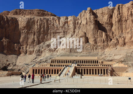 Le temple funéraire de la première femme pharaon hatchepsout, temple hatshepsut à Deir el-Bahari, sur la rive ouest du Nil à Thèbes, afrique, Egypte Banque D'Images