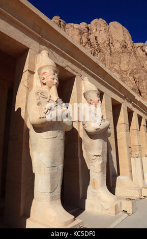 Teil der tempelanlage der statuen hatschepsut, amtotentempel der hatschepsut, Hatchepsout ist der am besten erhaltene tempel à Deir el-Bahari suis westu Banque D'Images