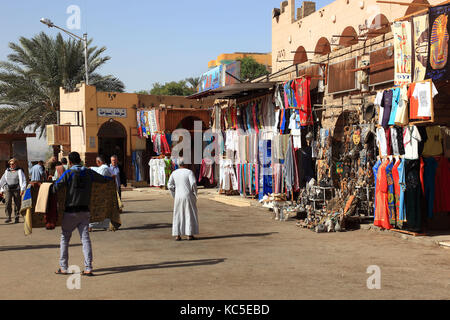 Boutiques de souvenirs à Assouan, en haute Egypte, l'Afrique , Banque D'Images