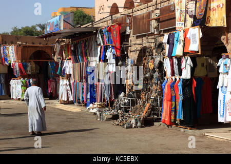 Boutiques de souvenirs à Assouan, en haute Egypte, l'Afrique , Banque D'Images