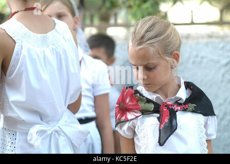 Folklore italien typique enfants célébrant la Vierge Marie de août. Santo Stefano. Cammino dei Briganti. La promenade de l'brigands. L'Italie. Banque D'Images