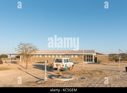 Gross barmen, Namibie - juillet 4, 2017 : une vue sur un terrain de camping et bloc d'ablution en barmen brut, près de Okahandja dans la région d'Otjozondjupa namibi Banque D'Images