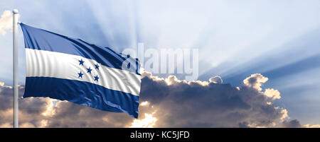 Honduras waving flag sur ciel bleu. 3d illustration Banque D'Images