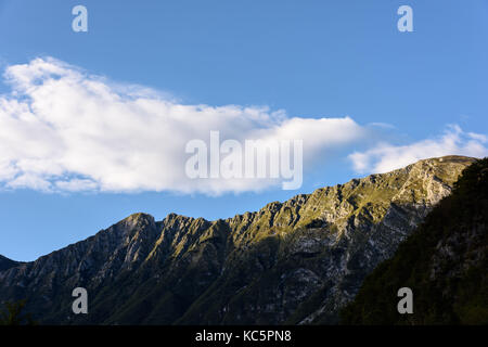 Dans la rivière isonzo alpes giulian Banque D'Images