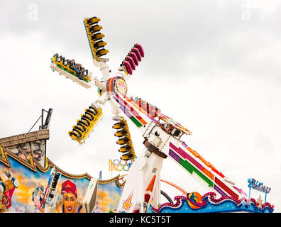 Munich, Allemagne - 19 septembre : manèges forains à l'Oktoberfest de Munich, Allemagne le 19 septembre 2017. l'Oktoberfest est la plus grande fête de la bière Banque D'Images