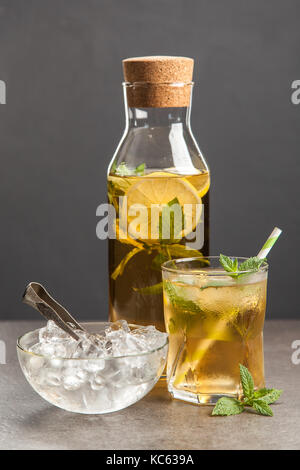 Plateau de glace au citron et menthe Banque D'Images