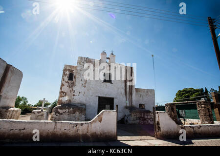 Janos, chihuahua mexique. janos est un village de l'État mexicain de Chihuahua, située dans l'extrême nord-ouest du territoire, près de la frontière avec les États-Unis et l'État de Sonora, est chef de Janos municipalité. janos es un pueblo del estado mexicano de Chihuahua, localizado en el extremo noroeste del territorio, cercano a la frontera con Estados Unidos y con el estado de Sonora, es cabecera del municipio de Janos. situé à l'extrémité nord de la Nueva Vizcaya sur la frontière avec le Nouveau-Mexique et dans le désert et les tribus indigènes de la région hostile janos prendre longtemps à être explorées. Banque D'Images