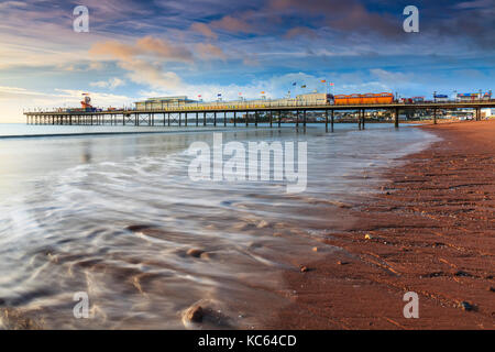 Paignton pier sur la côte sud du Devon Banque D'Images