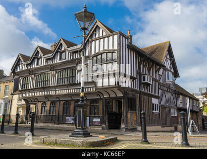 Tudor House, un bâtiment classé grade 1 and museum de Bugle Street Southampton en 2017, England, UK Banque D'Images