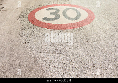 Image en couleur sur rue d'un 30km/h de la vitesse" Banque D'Images