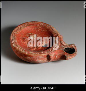 Lampe, Roman, chypriote, Terracotta, Total : 1 x 3 3/8 in. (2,5 x 8,6 cm), terres cuites Banque D'Images