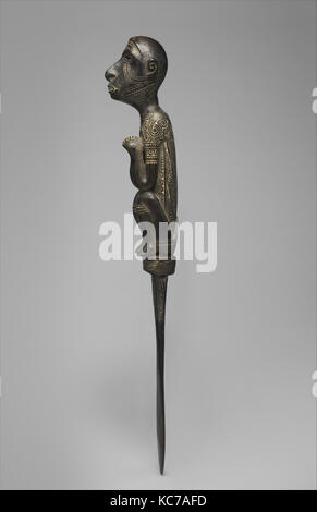 Spatule à chaux, 1900-1910, la Papouasie-Nouvelle-Guinée, Suau région, province de Milne Bay, Massim, bois, chaux, H. 24 1/2 in. (62,2 cm), Bois Banque D'Images