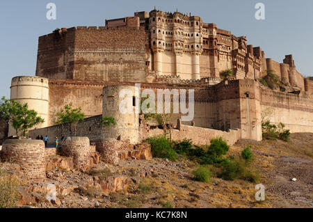 Mehrangarh majestueuse citadelle de sur la colline près de la ville de jodphur, Rajasthan, Inde. Banque D'Images