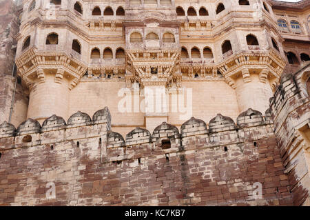 Mehrangarh majestueuse citadelle de sur la colline près de la ville de jodphur, Rajasthan, Inde. Banque D'Images