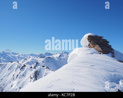 Montagnes au-dessus de cugnai ascenseur, vue vers le col de la calabordane, Val-d'isère, espace killy, france Banque D'Images