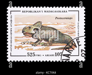 Timbre-poste de Madagascar représentant un Protoceratops Banque D'Images