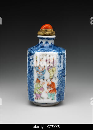 Bouteille à priser avec les garçons à jouer, de la dynastie Qing (1644-1911), période Daoguang (1821-50), Chine, porcelaine peint Banque D'Images