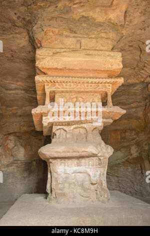 La pagode en pierre pilier dans la grotte 2, grottes de Yungang, Shanxi, Chine Banque D'Images