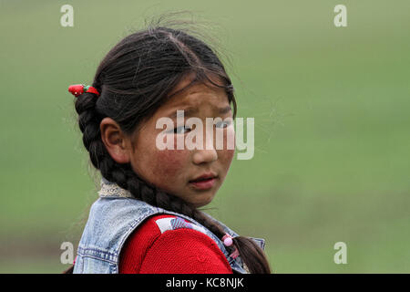 BAT-ULZII, la Mongolie, le 14 juillet 2013 : l'enfant de Mongolie. Près de la moitié de la population vit dans la capitale, mais encore la vie nomades prédomine dans la c Banque D'Images