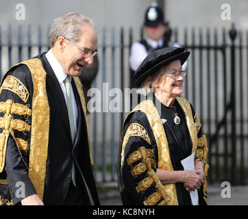 Pic : montre dame Hale épée en tant que premier chef de la Cour suprême de justice. De gauche à droite, rangée avant - Lord Mance, Lady Hale, Pic par Gavin Rodgers/Pixel 80 Banque D'Images