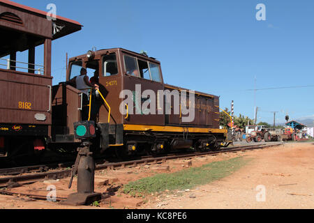 TRINIDAD, CUBA, 19 FÉVRIER 2014 : excursion touristique en locomotive à la gare de Trinidad jusqu'à la vallée de Los Ingenios. Banque D'Images