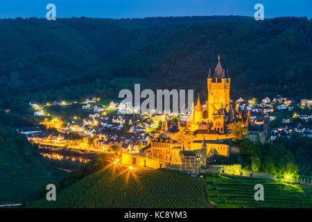 Château Reichsburg Cochem est plus qu'un château. C'est le plus grand château sur la colline-Mosel, Allemagne. Banque D'Images