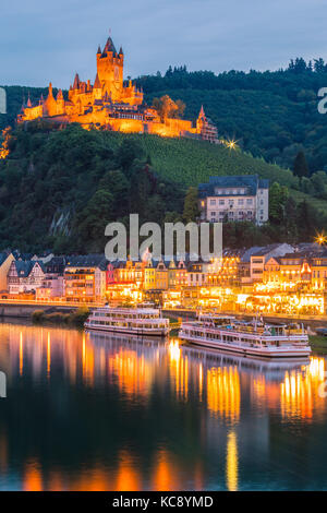 Château reichsburg cochem est plus qu'un château. c'est le plus grand château sur la colline-Mosel, Allemagne. Banque D'Images