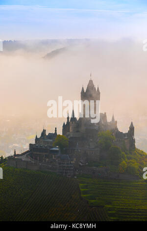 Château reichsburg cochem est plus qu'un château. c'est le plus grand château sur la colline-Mosel, Allemagne. Banque D'Images