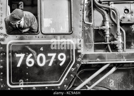 ( Train à vapeur BR 4MT Standard no. 76079 ) à grosmont station sur le North Yorkshire Moors railway. grosmont, North Yorkshire, Angleterre Royaume-Uni. Banque D'Images