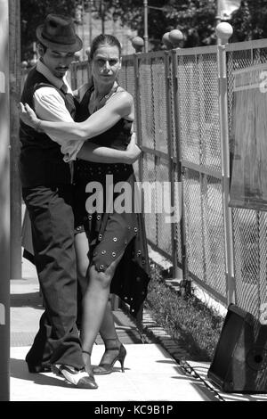 BUENOS AIRES, ARGENTINE, 5 JANVIER 2014 : danseurs de Tango à la Boca.En 2009, l'UNESCO a approuvé une proposition conjointe de l'Argentine et de l'Uruguay visant à inclure le Banque D'Images