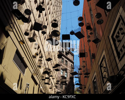 Les cages à oiseaux dans une ruelle à Sydney, Australie. Banque D'Images