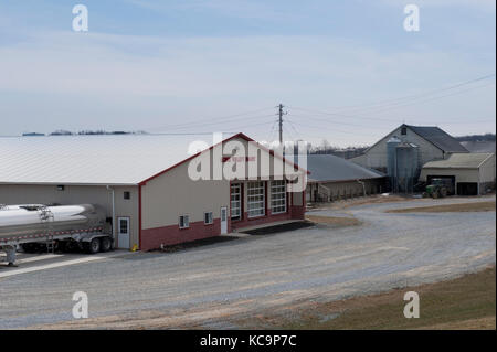 Anciens et nouveaux bâtiments de ferme à ferme laitière, Pennsylvanie Banque D'Images