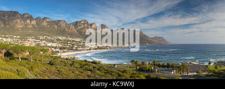 Vue de Camps Bay, Cape Town, Western Cape, Afrique du Sud Banque D'Images